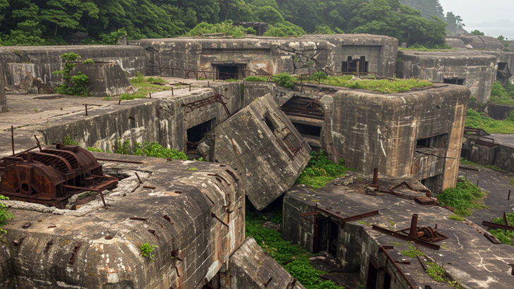 旧日本軍の地下壕跡のイメージ画像